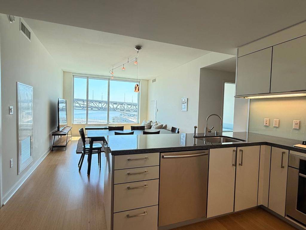 San Francisco, CA 94105,338 Spear ST #16E