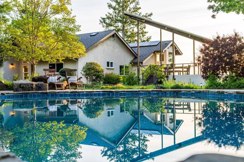 19445 Black RD, Los Gatos, CA 95033