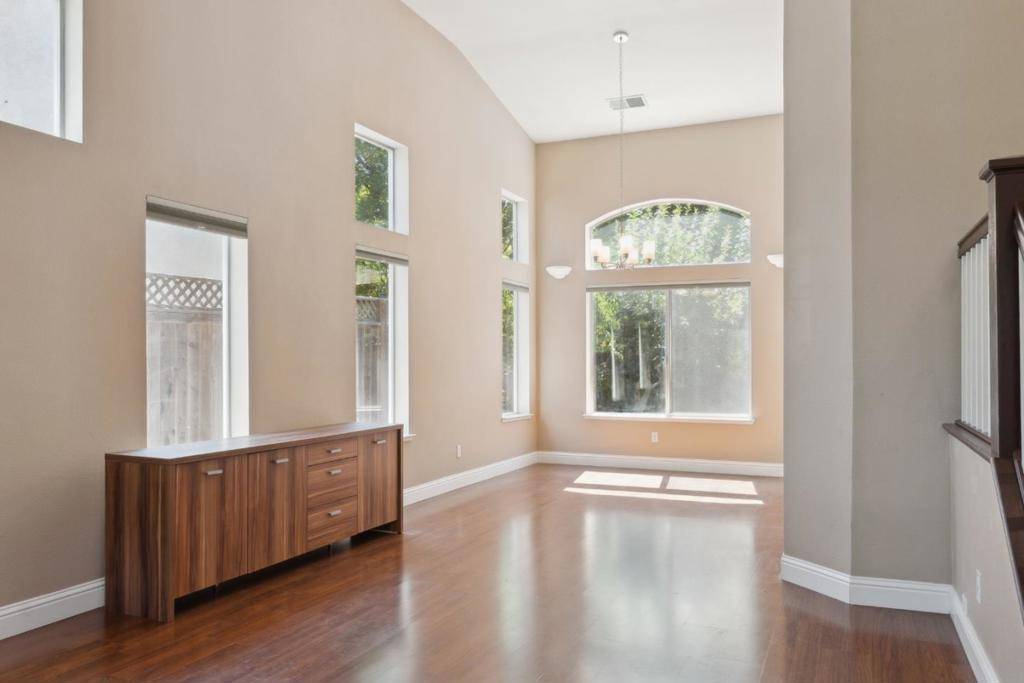 Davis, CA 95618,1418 Eligio LN