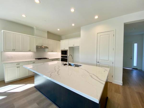 Hollister, CA 95023,2140 White Oak DR