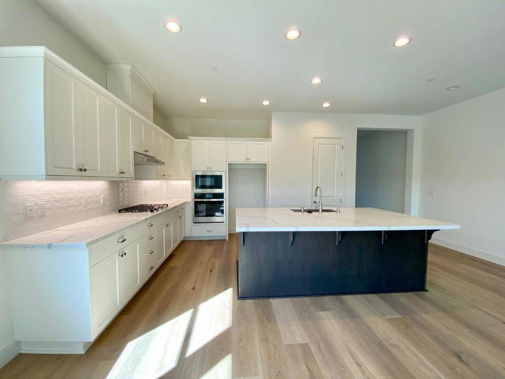 Hollister, CA 95023,2140 White Oak DR