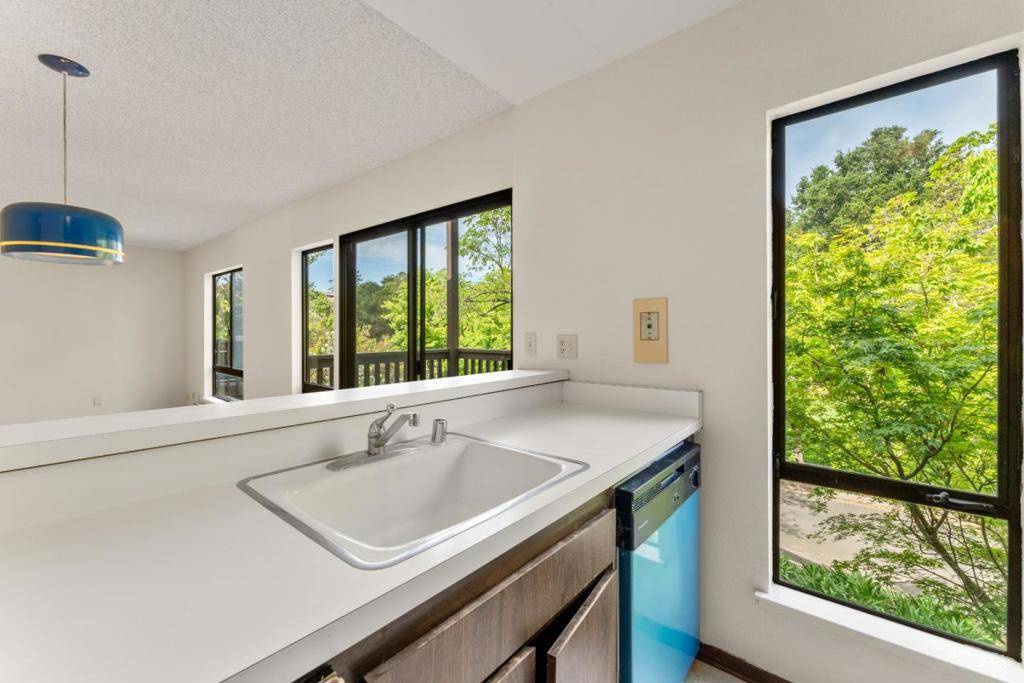 Stanford, CA 94305,78 Pearce Mitchell PL