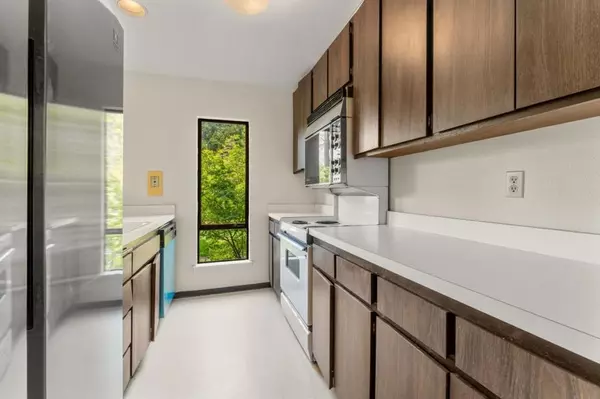 Stanford, CA 94305,78 Pearce Mitchell PL