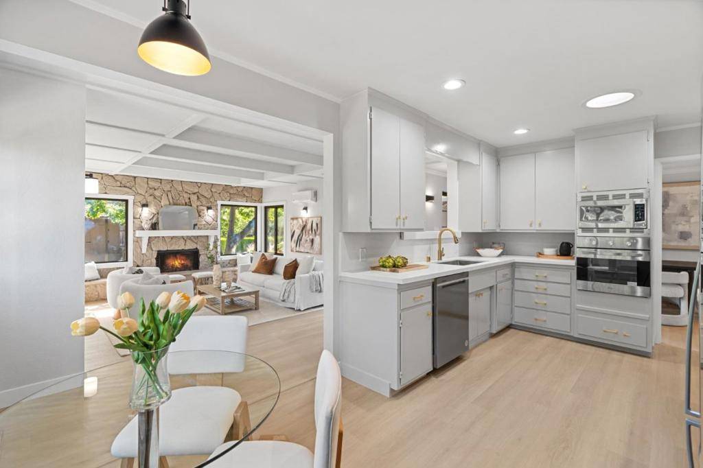 Mountain View, CA 94040,2013 Sun Mor AVE
