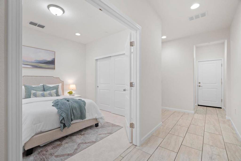 San Jose, CA 95123,862 White Moonstone LOOP