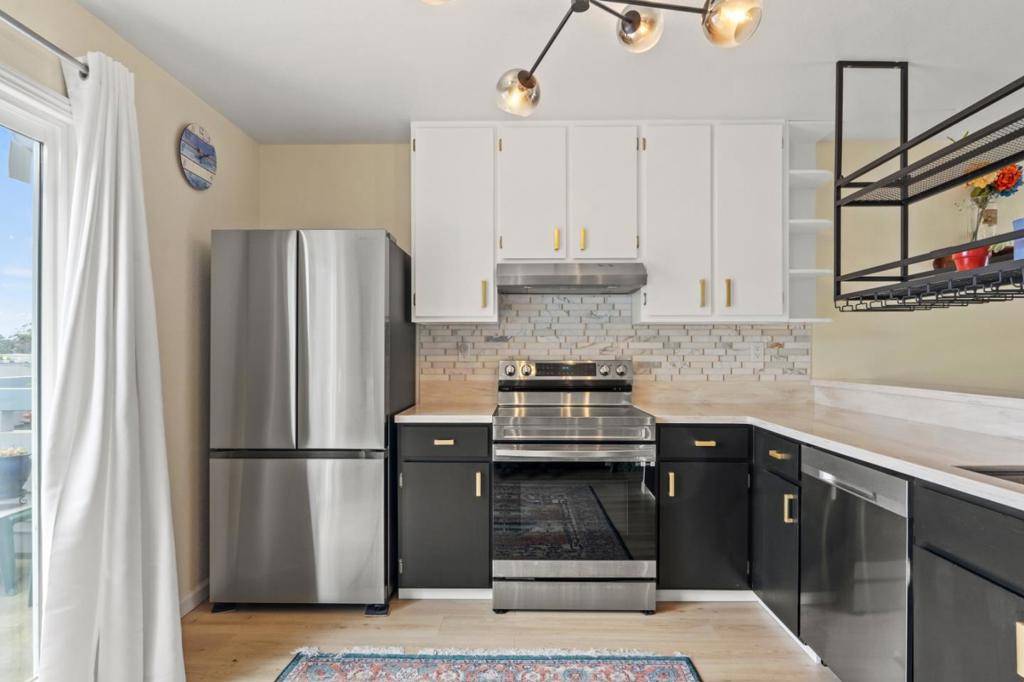 Marina, CA 93933,3095 Marina DR #30