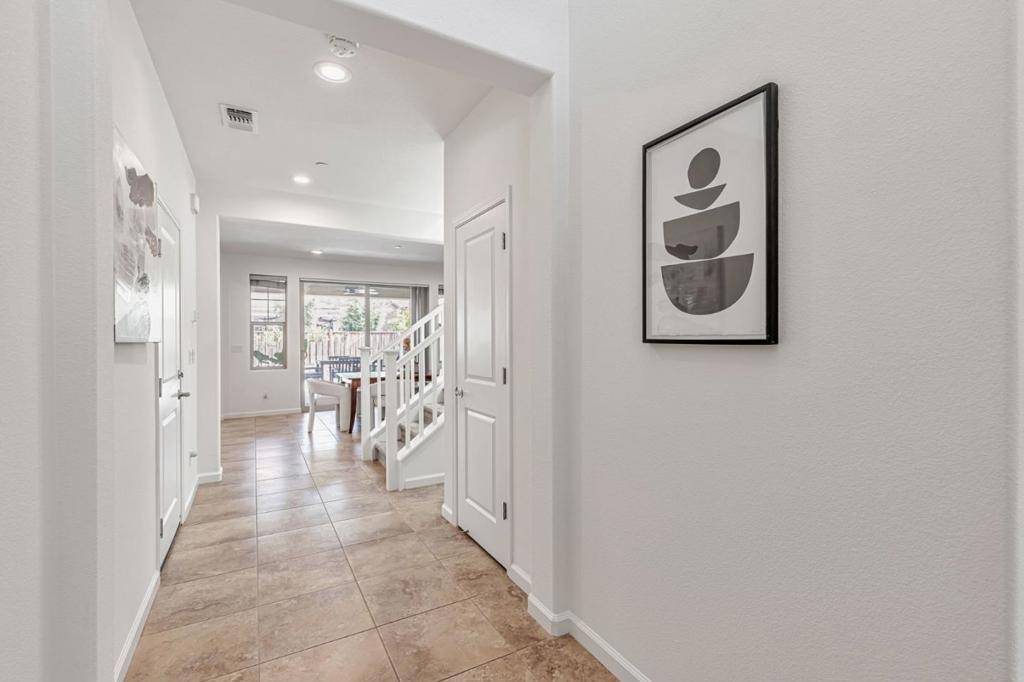 Gilroy, CA 95020,725 Sullivan WAY