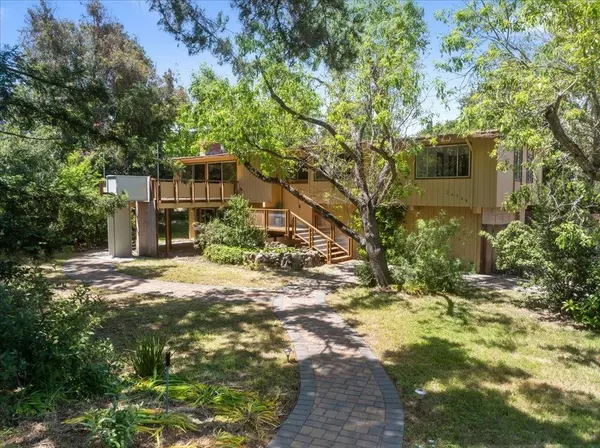 Los Altos Hills, CA 94022,26388 Ginny LN