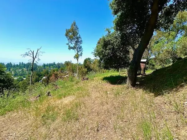 Oakland, CA 94611,1881 Drake DR