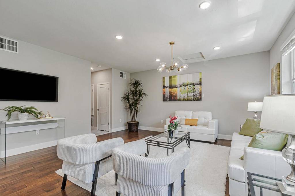 Milpitas, CA 95035,1633 Centre Pointe DR