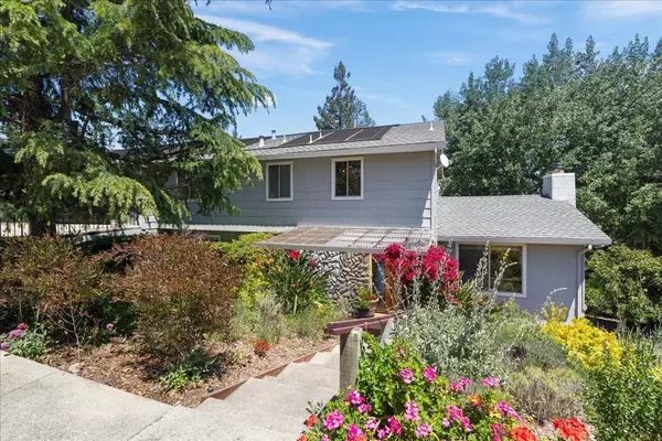 878 Hillcrest DR, Redwood City, CA 94062