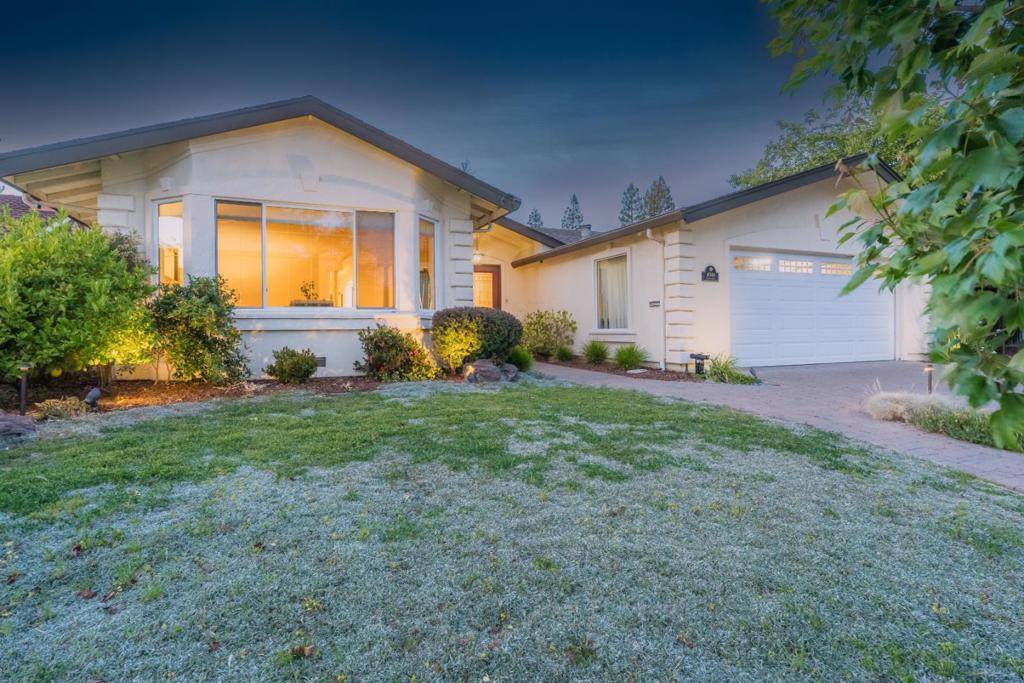 1011 Azalea DR, Sunnyvale, CA 94086