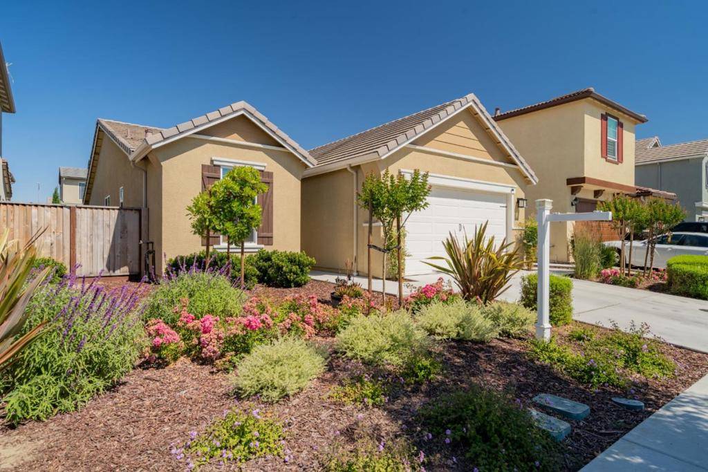 525 Alicante DR, Hollister, CA 95023