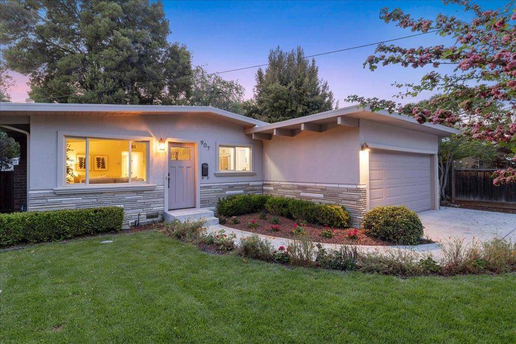 Menlo Park, CA 94025,907 Christopher WAY