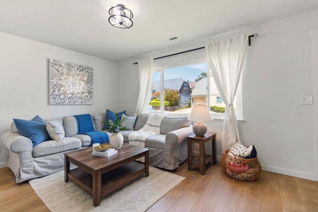 Pacifica, CA 94044,640 Heather CT
