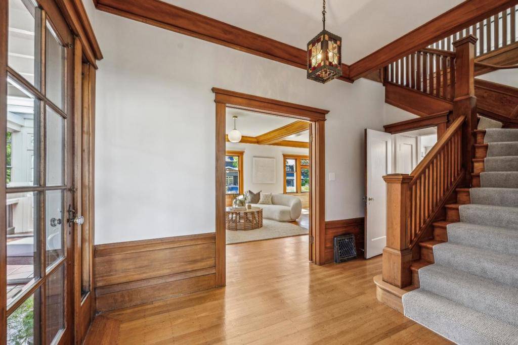 Burlingame, CA 94010,310 Chapin LN
