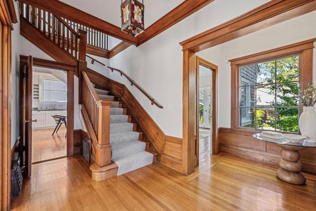 Burlingame, CA 94010,310 Chapin LN