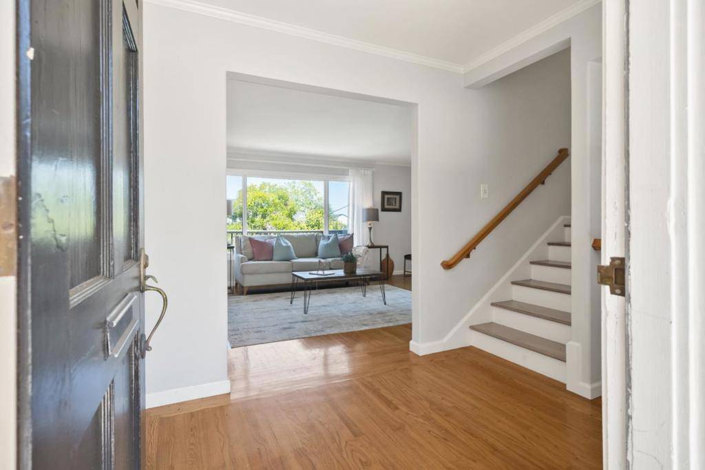 Millbrae, CA 94030,50 La Prenda