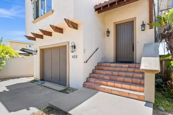 Aptos, CA 95003,423 Hillcrest DR