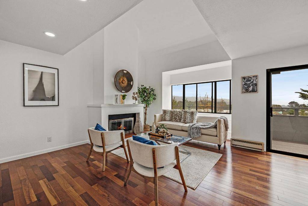 Daly City, CA 94015,318 Innisfree DR