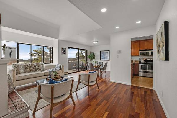 Daly City, CA 94015,318 Innisfree DR