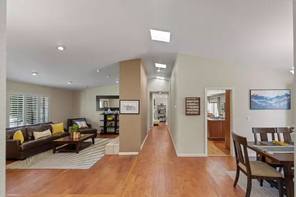 Monterey, CA 93940,7 Antelope LN