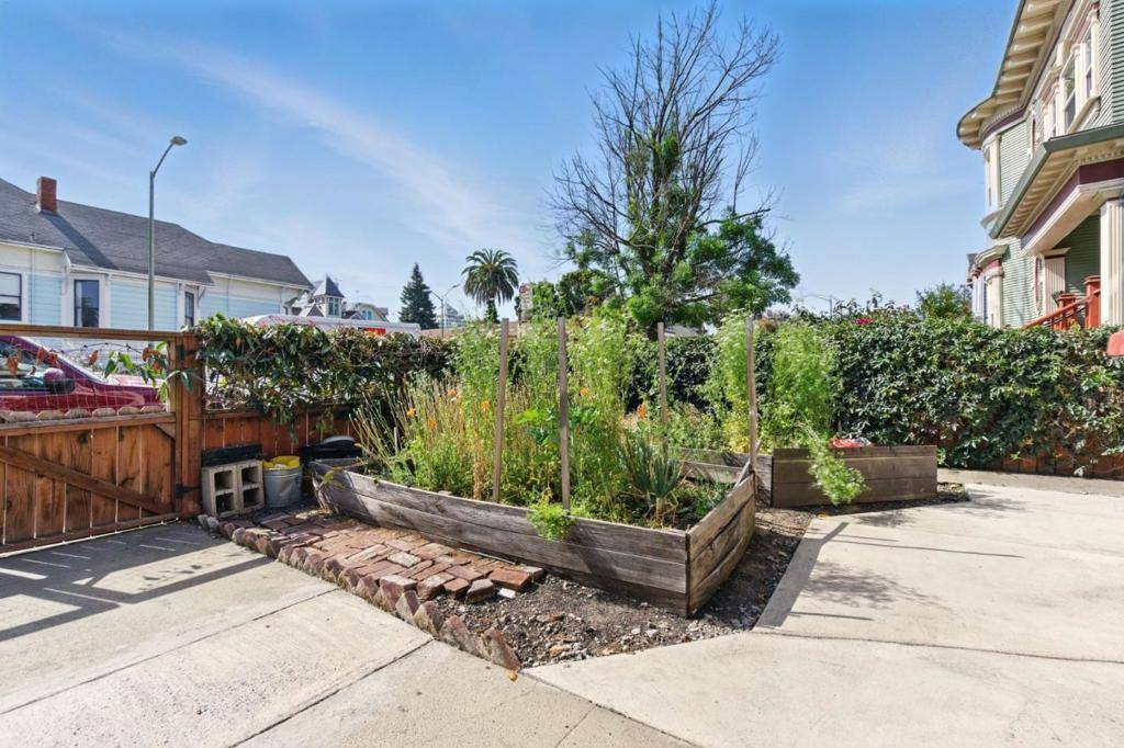 Oakland, CA 94612,1915 West ST