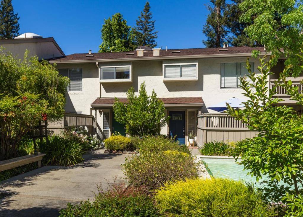 19414 Vineyard LN, Saratoga, CA 95070