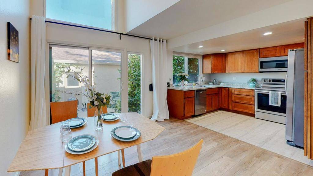 Mountain View, CA 94043,2 Morning Sun CT