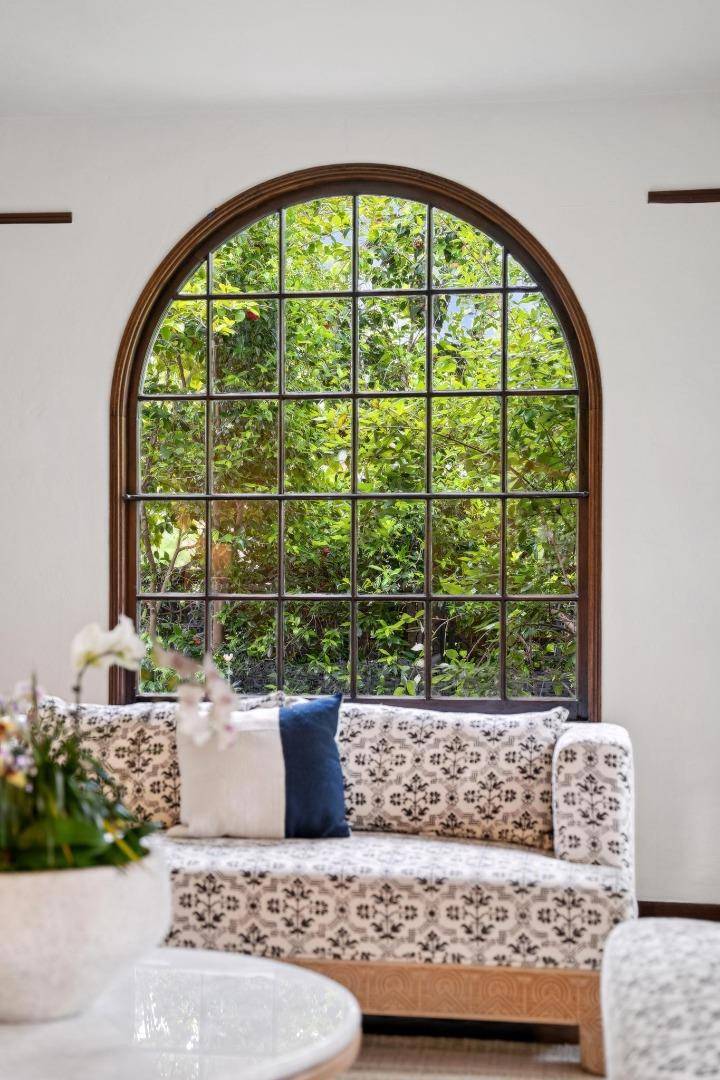 Palo Alto, CA 94301,1875 Middlefield RD