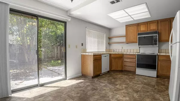 Sunnyvale, CA 94085,622 N Ahwanee TER