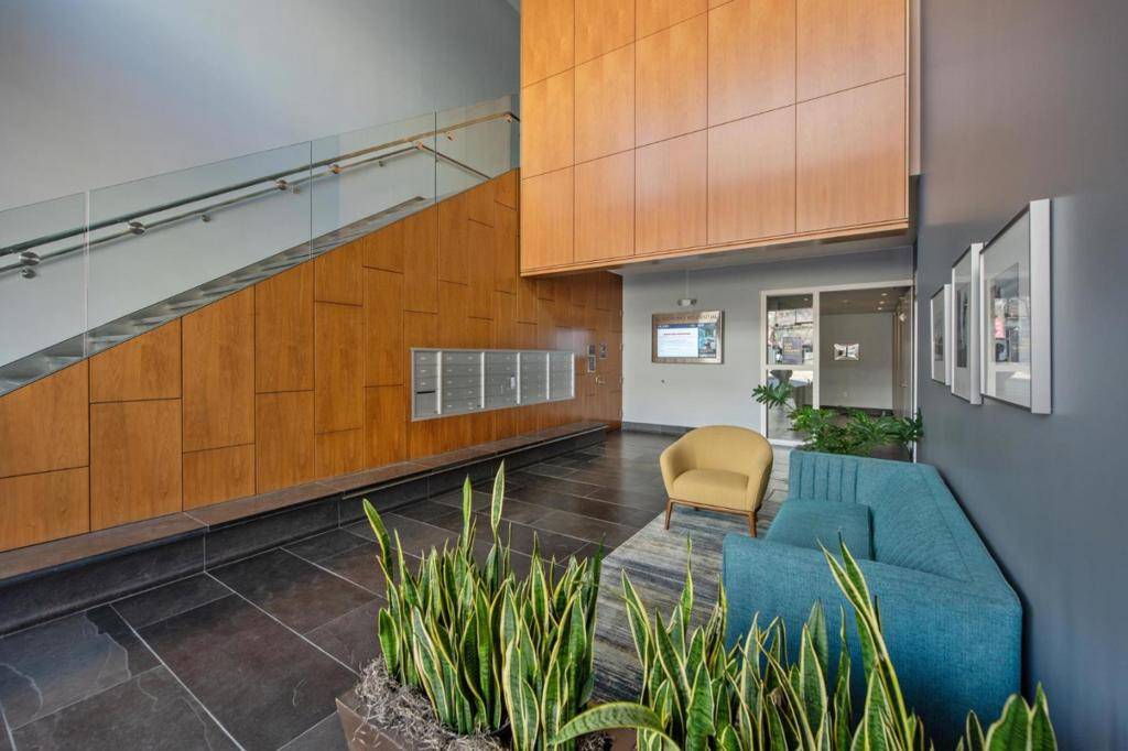 San Francisco, CA 94107,207 King ST #402