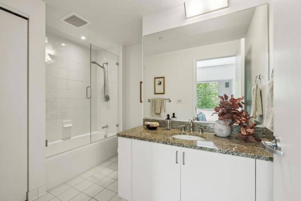 San Francisco, CA 94107,207 King ST #402