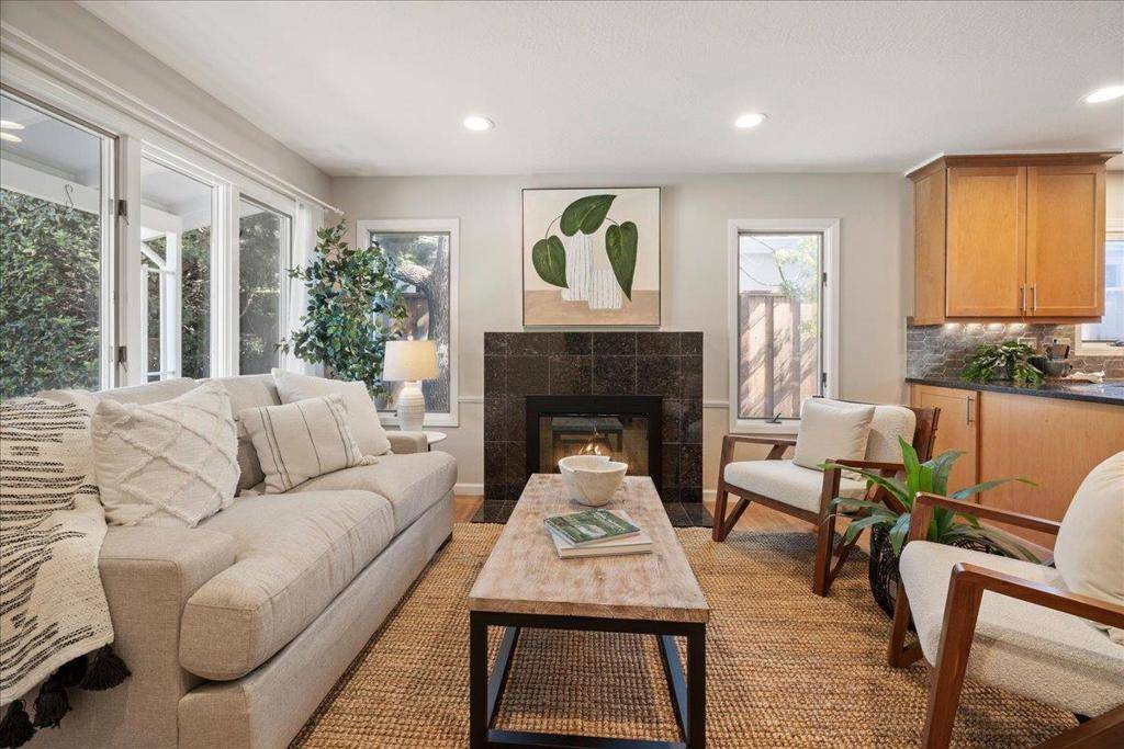 Redwood City, CA 94062,244 Hillview AVE