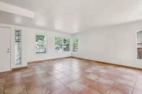 Gilroy, CA 95020,7433 Crawford DR