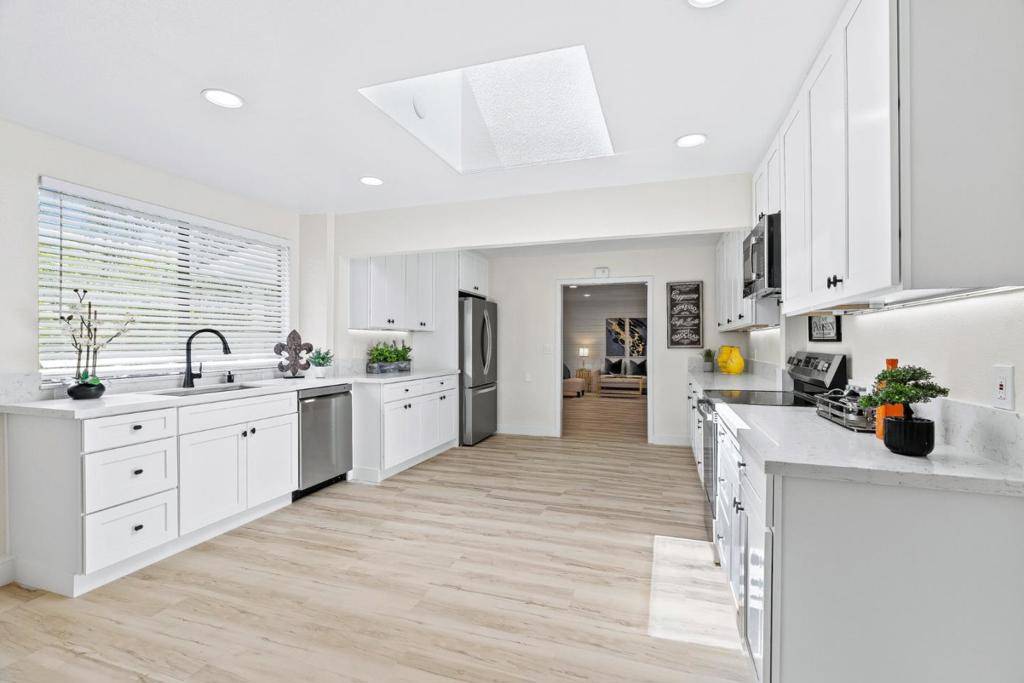 Redwood City, CA 94061,1105 Valota RD