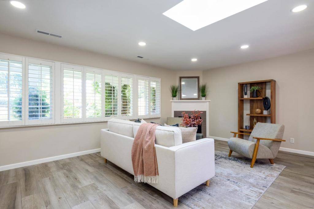Menlo Park, CA 94025,2023 Valparaiso AVE