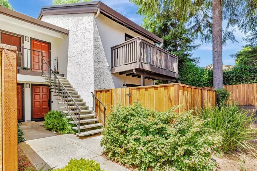 775 Williamsburg Way #Apt B, Gilroy, CA 95020