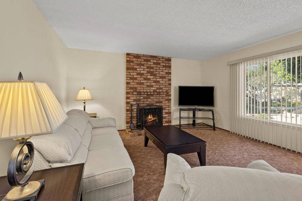 Monterey, CA 93940,881 Terry ST