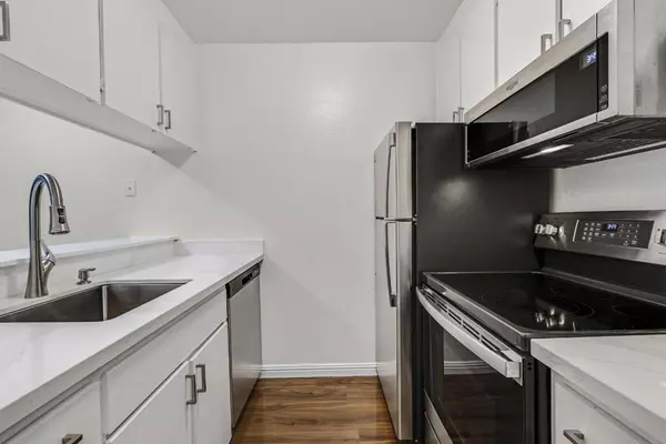6109 Shelter Creek LN, San Bruno, CA 94066