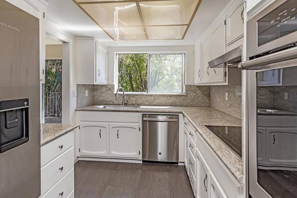 Burlingame, CA 94010,1121 Douglas AVE #201