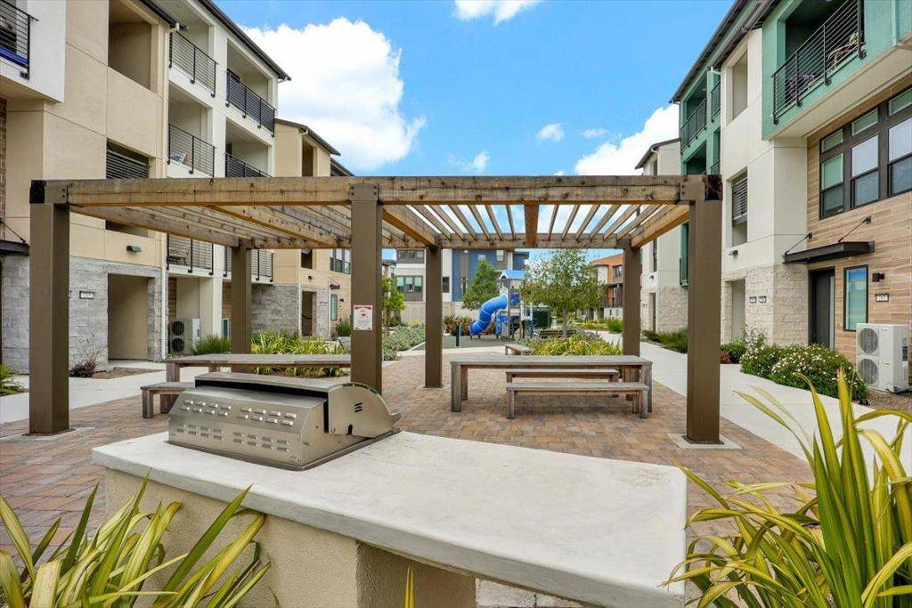 210 Waters Park CIR #204, San Mateo, CA 94403