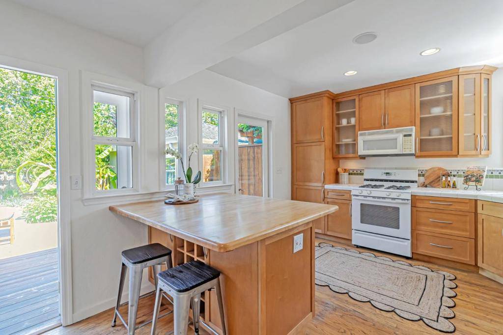 Menlo Park, CA 94025,1045 Almanor AVE