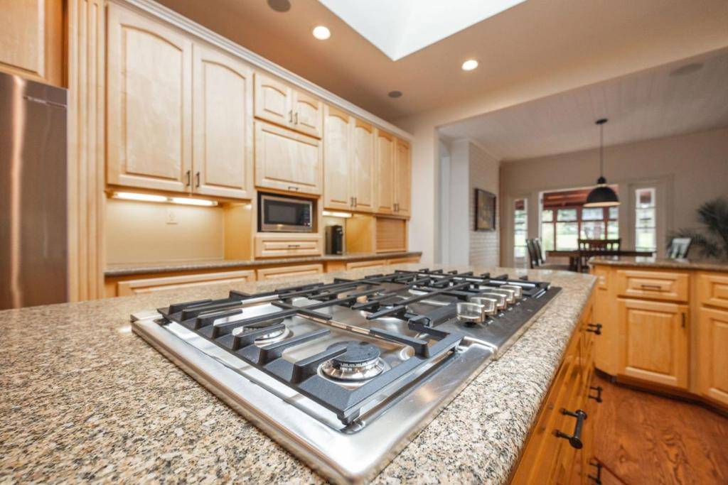 Half Moon Bay, CA 94019,431 Burning Tree CT