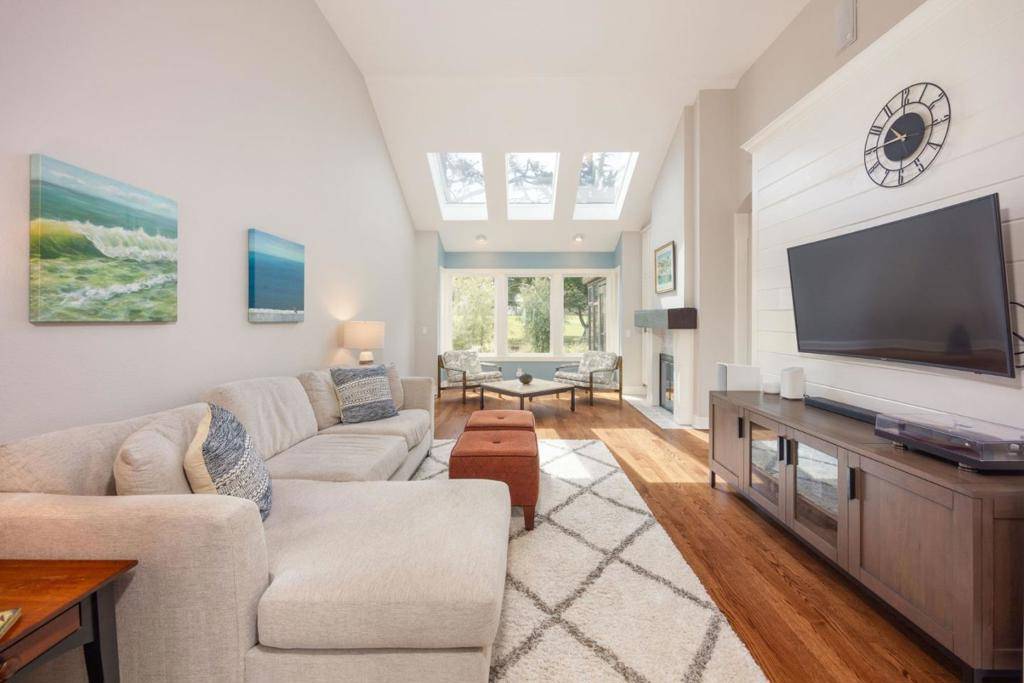 Half Moon Bay, CA 94019,431 Burning Tree CT