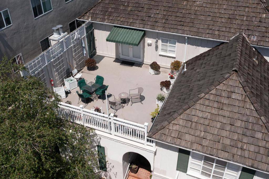 Burlingame, CA 94010,840 Edgehill DR