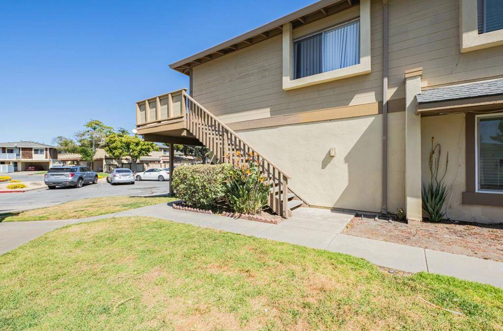 Salinas, CA 93906,1893 Cherokee DR #4