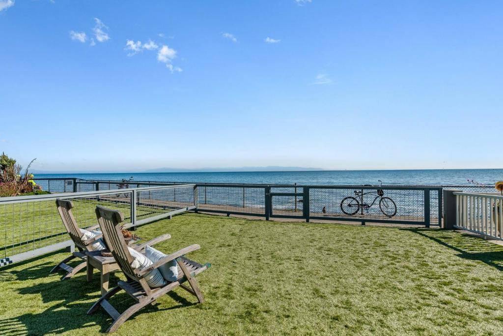 Santa Cruz, CA 95062,9 Rockview DR