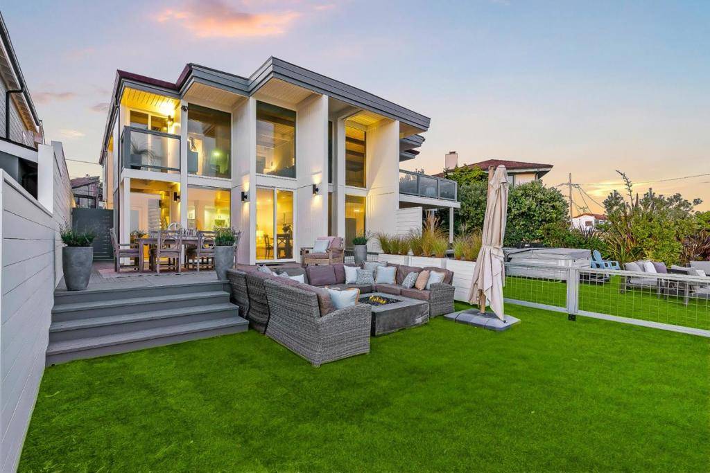 9 Rockview DR, Santa Cruz, CA 95062
