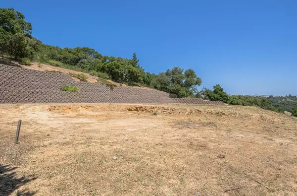 Salinas, CA 93907,8734 Eagles Roost RD